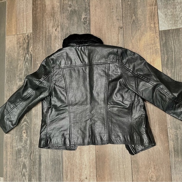 Gap 100% leather Girls Size Small 5-6 Black 100% & Faux Fur Collar Jacket - Picture 9 of 9